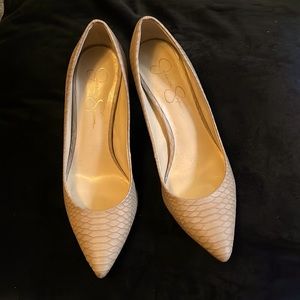 Jessica Simpson nude croc textured heels pumps in excellent condition work date